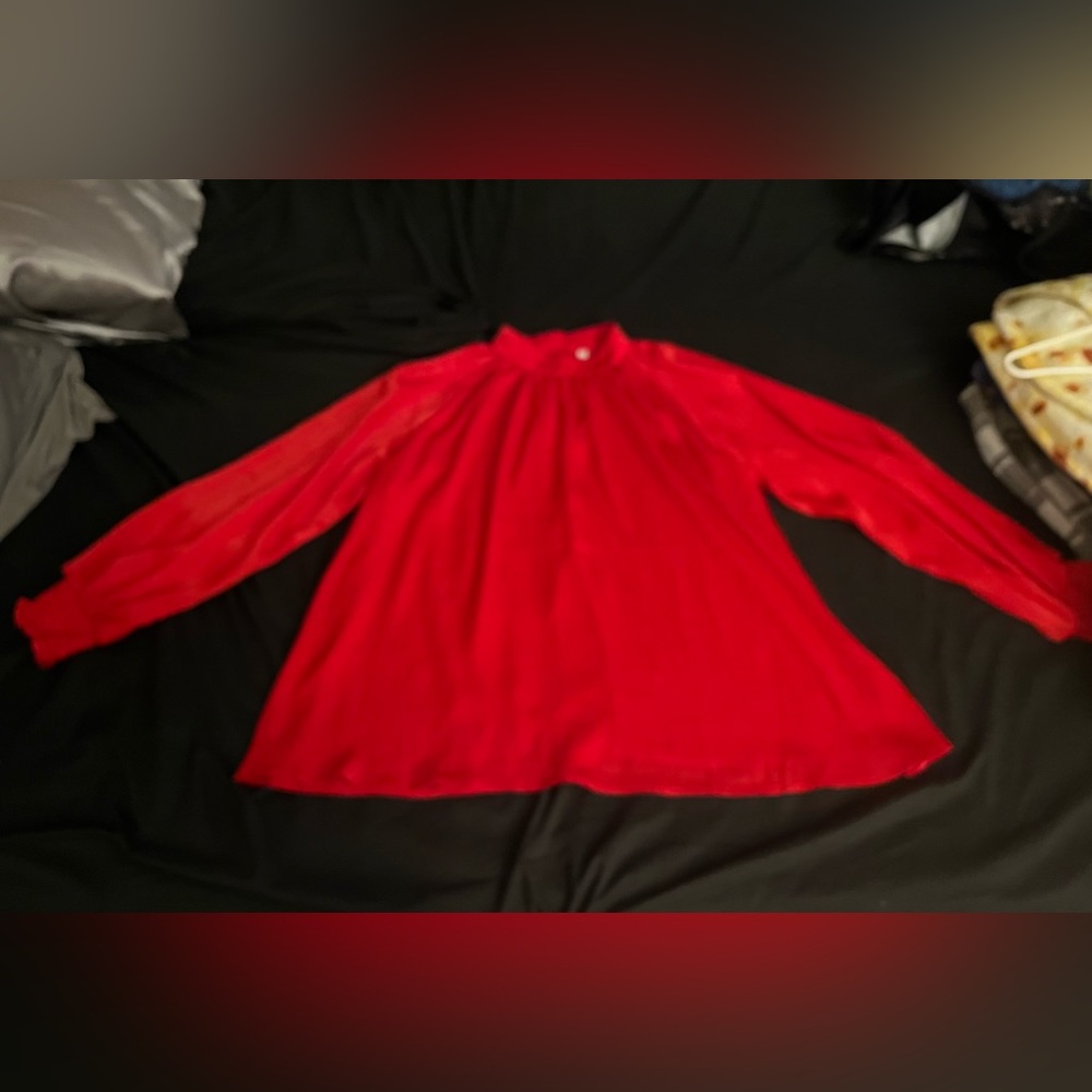 Women’s Glam high neck long sleeve satiny feel top in size large